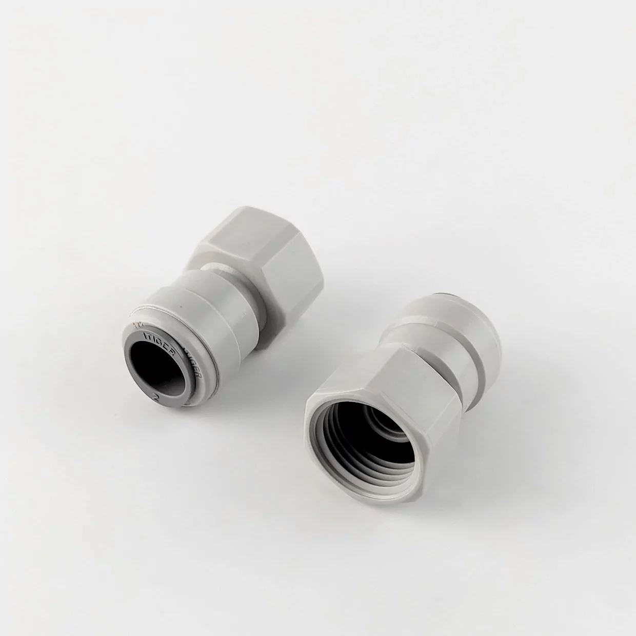 Фітинг прямий Raifil 1809-K 7FC7, 0.5х0.5 дюйма, з ущільнювачем