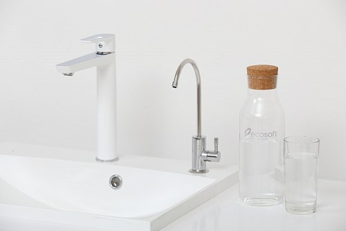 Фільтр зворотного осмосу ECOSOFT ABSOLUTE з помпою на станині