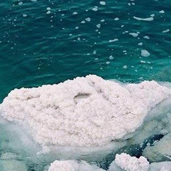Чому вода в морі солона?