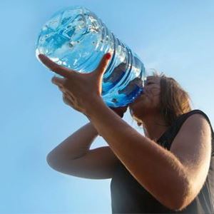 Чи можна пити багато води