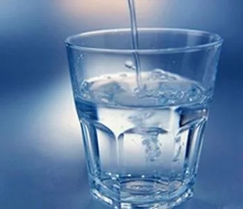 Сколько воды в стакане